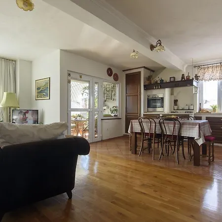 Basic Apartment *