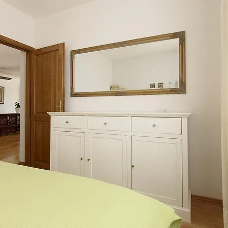 Basic Apartment *